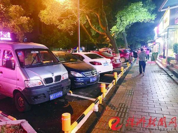 开云体育韶山东路试点人行道车位停车收费每
